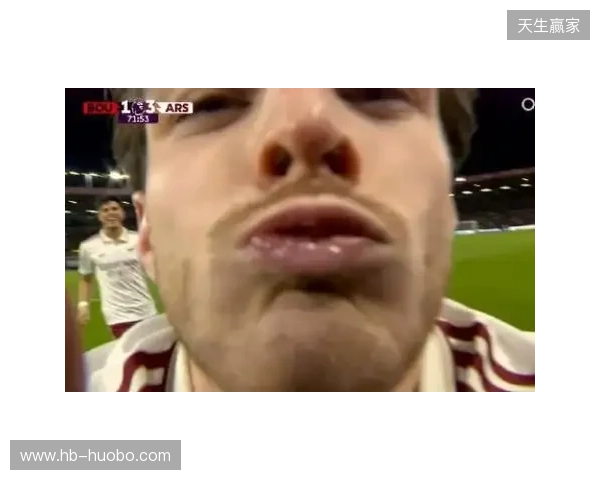 小雷:摄像机都是口水,得管你收费了!赖斯:只是轻吻了一下😂 小雷:摄像机都是口水,得管你收费了!赖斯:只是轻吻了一下😂